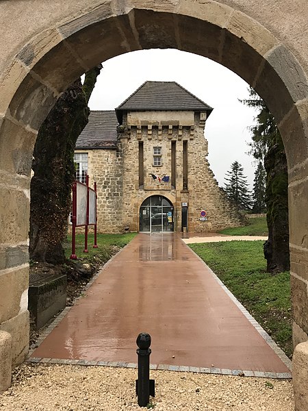 MonumentumFr's tweet photo. Château à Lavans-lès-Dole #Jura. Construction XIVe siècle;XVe siècle. Façades et toitures de la tour et de la poterne (cad. C 782) : inscription par arrêté du 9 octobre 1970.
Suite 👉 https://t.co/RfXeVGUNCM
#Patrimoine #MonumentHistorique https://t.co/haKQu9ARwK