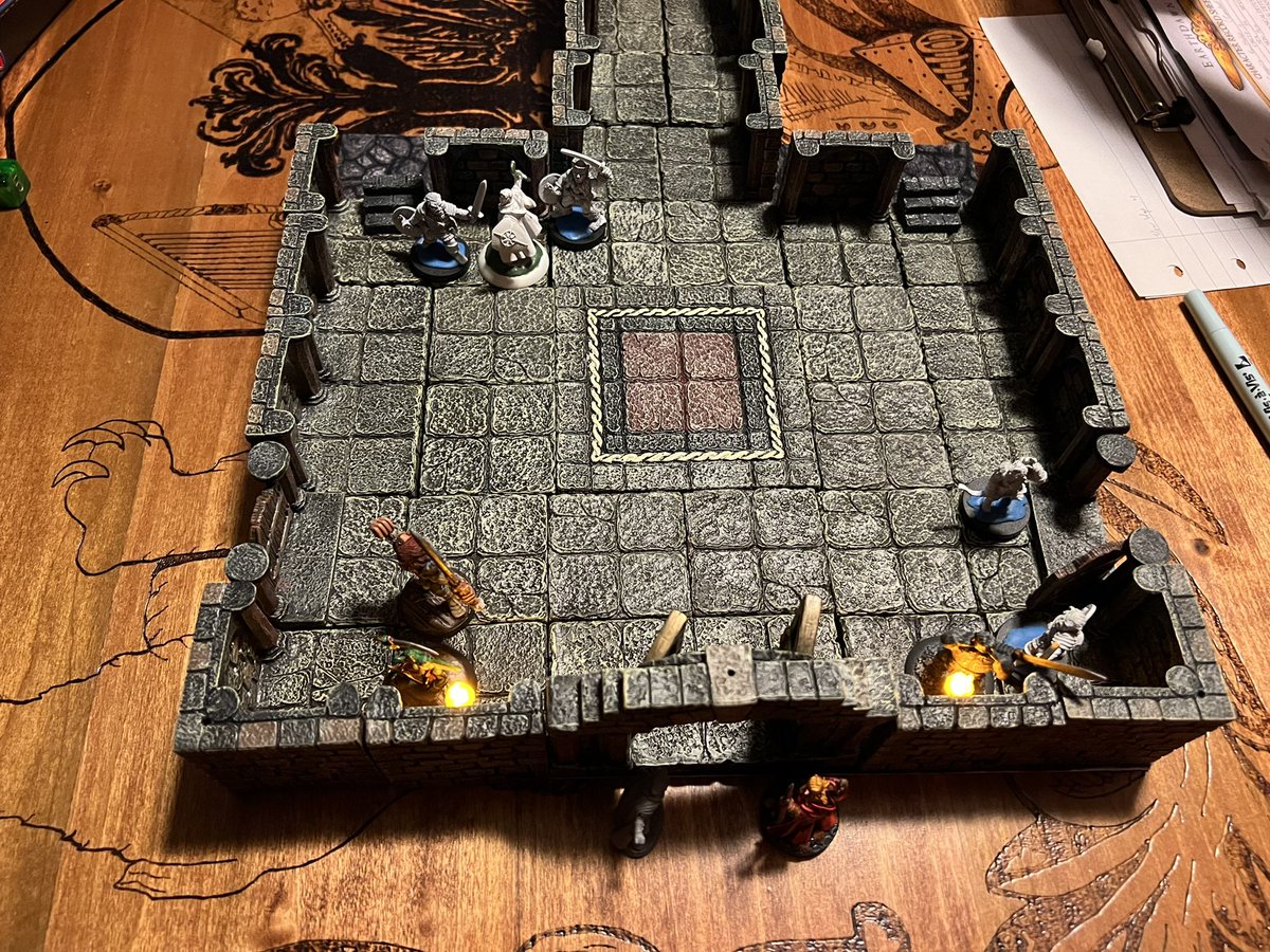 Travis_Fauber's tweet photo. @fasagames @dwarvenforge @Impactminis @reapermini @AxeNshield
#ttrpg #earthdawn #barsaive #ardanyan #legendary #adventure #dwarvenforge https://t.co/7ZxxhixqOl