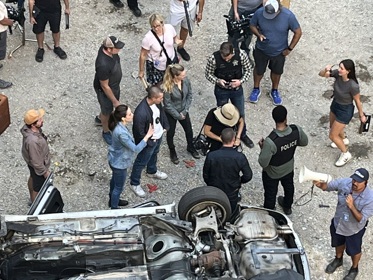 92cle's tweet photo. @FabulousJay27 Tracy and the whole crew is on set now no sign of halstead https://t.co/fKuJ47xMXb