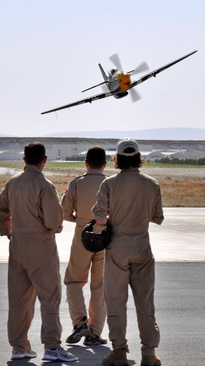 T6Ltd's tweet image. Now this is what I call a great photograph! P 51 ferocious Frankie flown by Lee proudfoot watched in awe By us baby Pilots!🤩🤩 #p51 #ferociousfrankie #mustang #airshow