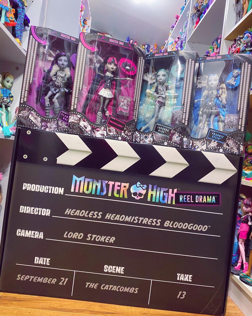 alozamh's tweet photo. Thank you @MonsterHigh for sending me these GOREgeous dolls! 😭💗💀🖤 https://t.co/urfWQqFQHb