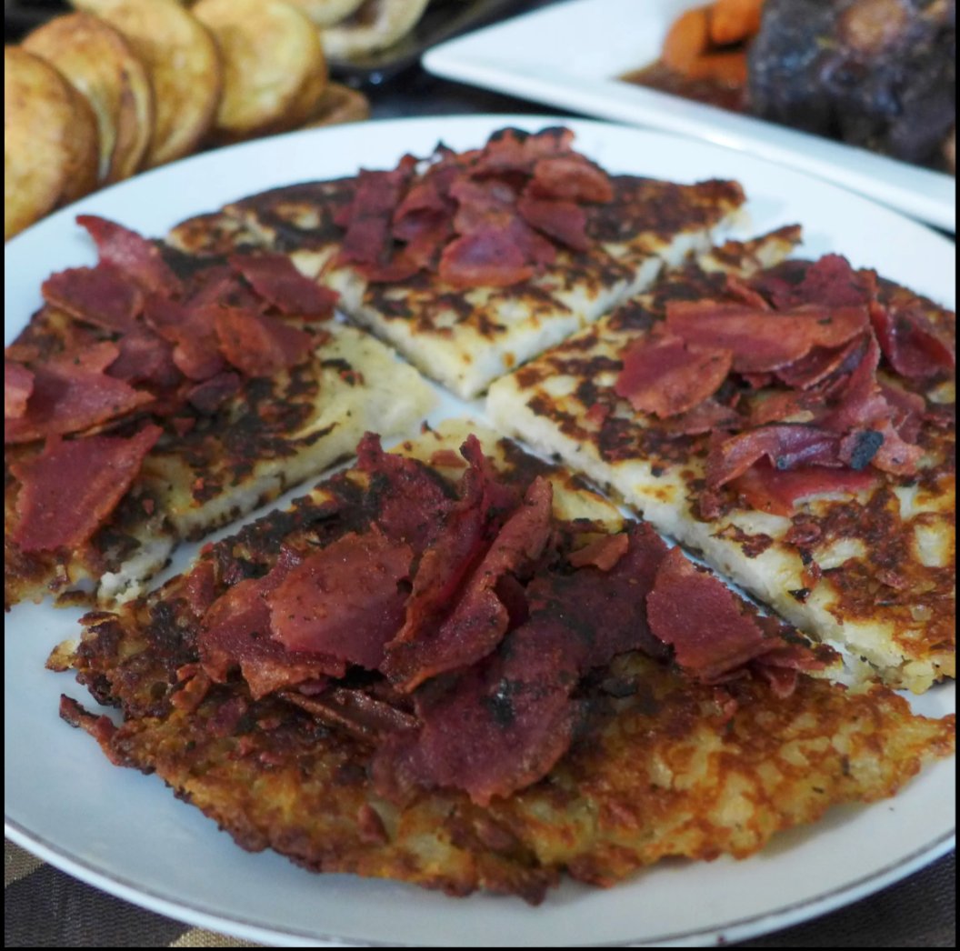 LotrParty's tweet photo. ๐ฉโ๐ณ๐ฒFOOD๐ฒ๐จโ๐ณ
We're cranking things up for our Ep 5 #RingsofPower #FoFWatchParty! Chris-Rachael Oseland, author of "An Unexpected Cookbook," created a feast of Boxty, Beef Braised Carrots, Rosemary Skillet Peas, and Roasted Apples. #WatchTheRingsOfPower
https://t.co/GNEU9NoMm1 https://t.co/MyXDOL4tvx