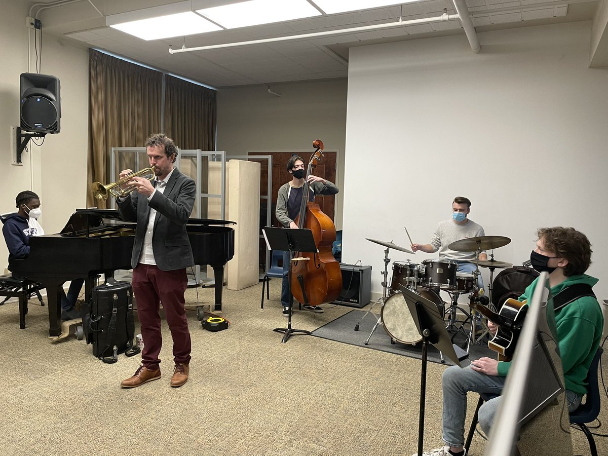 Some of the <a href="/stfxuniversity/">StFX University</a> music students supporting Dave Smith in master class