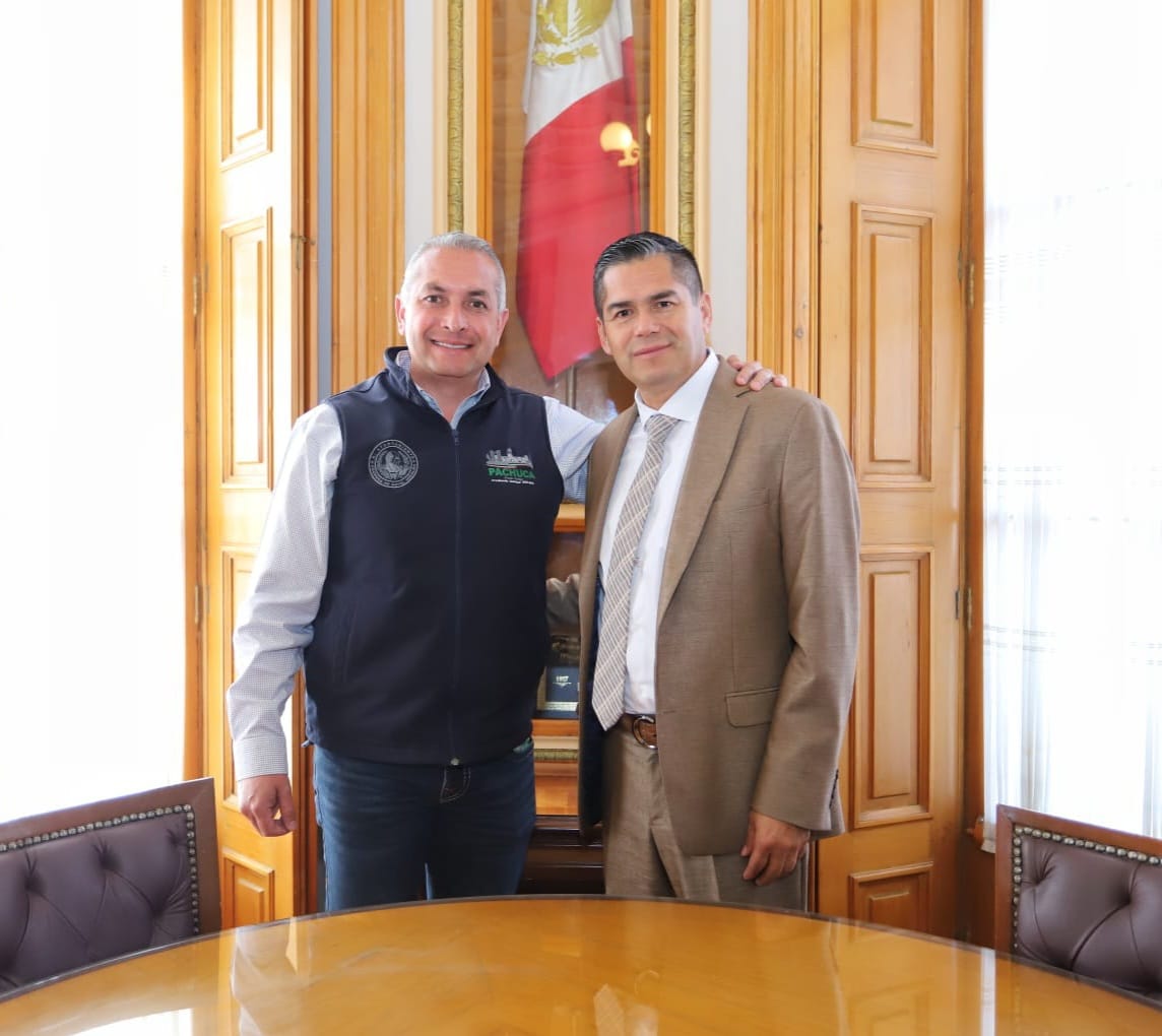 sergiobanosr's tweet photo. Recibimos en Casa Rule a Salvador Cruz Neri, Secretario de Seguridad Pública de Hidalgo.

Mantuvimos un diálogo con la finalidad de tener una ciudad más segura y fortalecer la presencia institucional conjunta entre la Policía Municipal y la Policía Estatal 👮🏻‍♀️👮🏻‍♂️. https://t.co/Kt754wn8v1