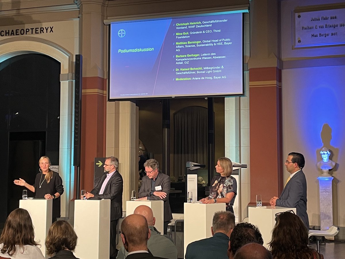BayerDialog's tweet photo. Minas Deutschlandbesuch gipfelte heute in unserem gemeinsamen Event zur globalen #Wasserkrise. Auf dem Podium diskutierte @minaguli nach Begrüßung durch Johannes Vogel im @mfnberlin mit @HeinrichWWF, @berninger71, @HamedBeheshti3 und Barbara Gerhager (@giz_gmbh). #RunGermanyBlue https://t.co/6Bo3KRGHJS