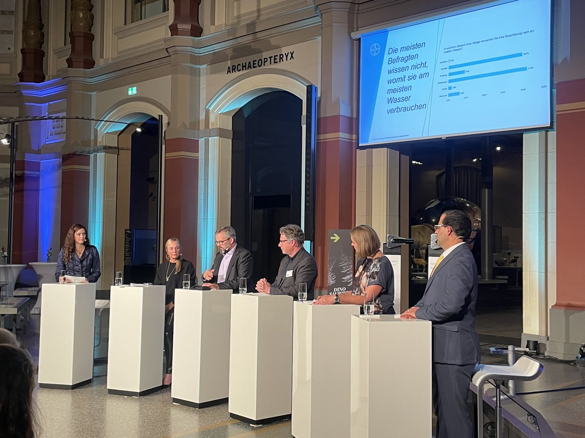 BayerDialog's tweet photo. Minas Deutschlandbesuch gipfelte heute in unserem gemeinsamen Event zur globalen #Wasserkrise. Auf dem Podium diskutierte @minaguli nach Begrüßung durch Johannes Vogel im @mfnberlin mit @HeinrichWWF, @berninger71, @HamedBeheshti3 und Barbara Gerhager (@giz_gmbh). #RunGermanyBlue https://t.co/6Bo3KRGHJS