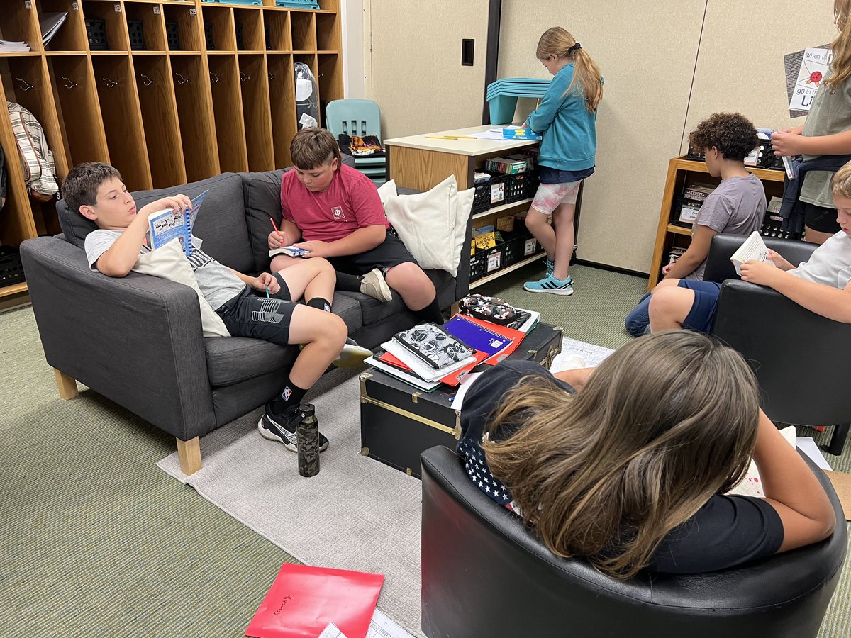 flourishedroots's tweet photo. I’ve been reaaaaaallllly slack in posting this year. Updates of our year coming!
Practicing reading and thinking voice and trying to find the thinking voice in our reading. @ClCentralElem https://t.co/vrGqQXASZO