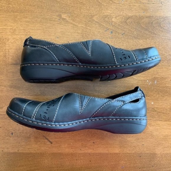 whattowear44's tweet photo. So good I had to share! Check out all the items I'm loving on @Poshmarkapp #poshmark #fashion #style #shopmycloset #currentelliott #sugarthrillz #clarks: https://t.co/d6RDbfnbD7 https://t.co/MR88tkimNB