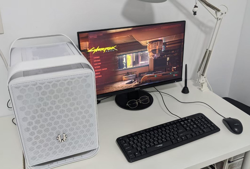 Prodigy M 2022 ARGB Blanco

Uno de nuestros usuarios nos compartió esta foto.
Me encanta la combinación en blanco y negro en este escritorio

Compruébalo aquí ahora:  bitfenixshop.es/tag/prodigy/

#BitFenix #Prodigy #pc #pcbuild #pcgaming #nvidia #nvidiageforce  #gamingpc #pcbuild