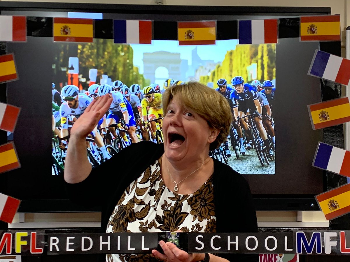 Redhill_MFLDept's tweet photo. More photo booth spam ⁦@Redhill_School⁩ #openeve MFL https://t.co/OaXRaJCDMz