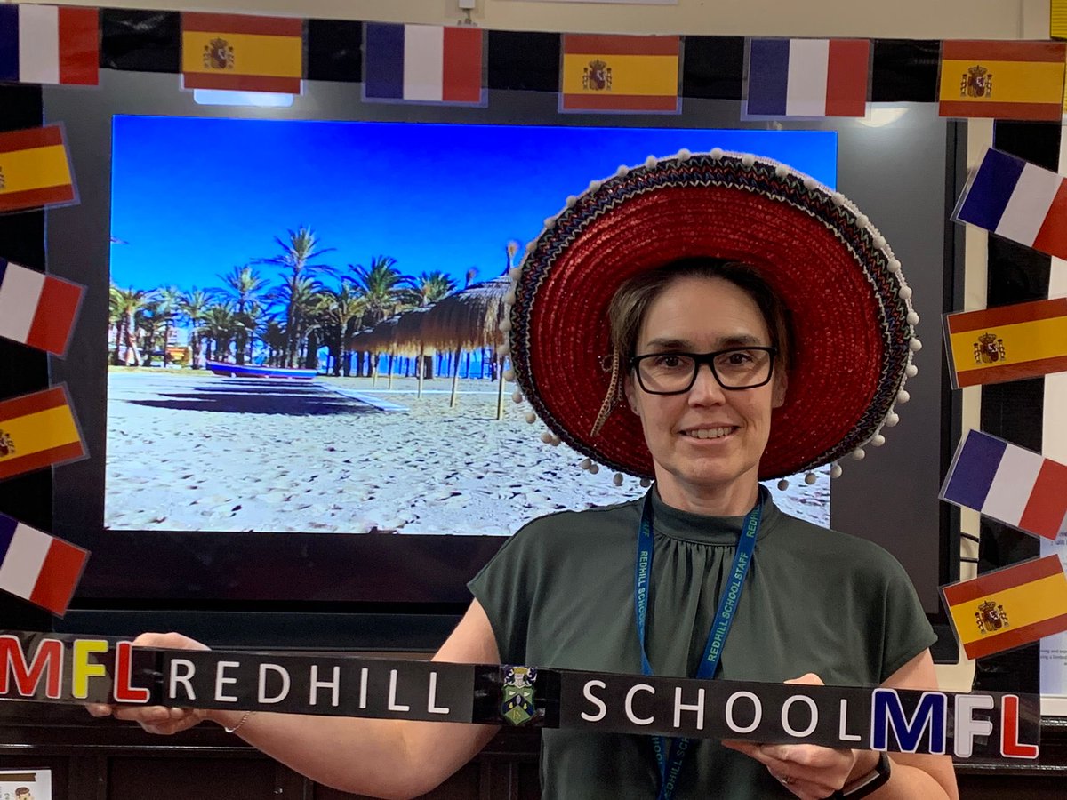 Redhill_MFLDept's tweet photo. More photo booth spam ⁦@Redhill_School⁩ #openeve MFL https://t.co/OaXRaJCDMz
