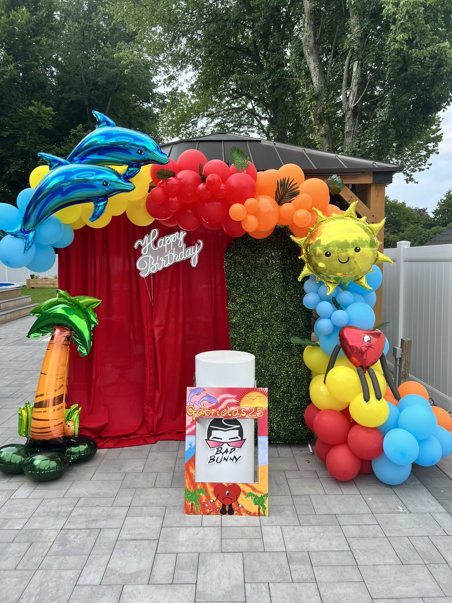 jlrballoons's tweet photo. Bad Bunny themed 🐰 #HappyBirthday #Balloons #balloongarland #badbunny #balloonsetup #balloonbackdrop https://t.co/URLprseVPI