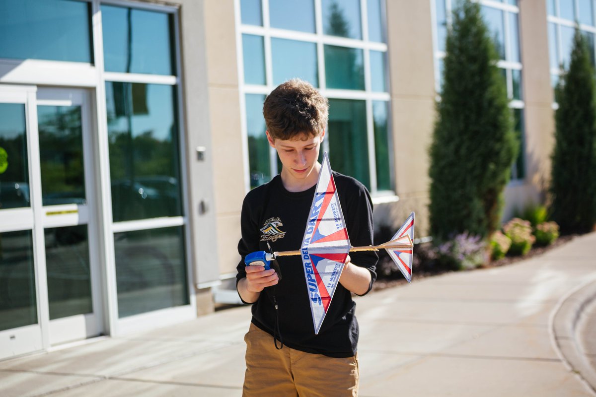 It's always fun to see the activities happening around campus ✈ Courses like Engineering Exploration serve to spark interest and develop skills and knowledge in STEAM related activities. We love the hands-on experience our students get to have each day in the classroom.