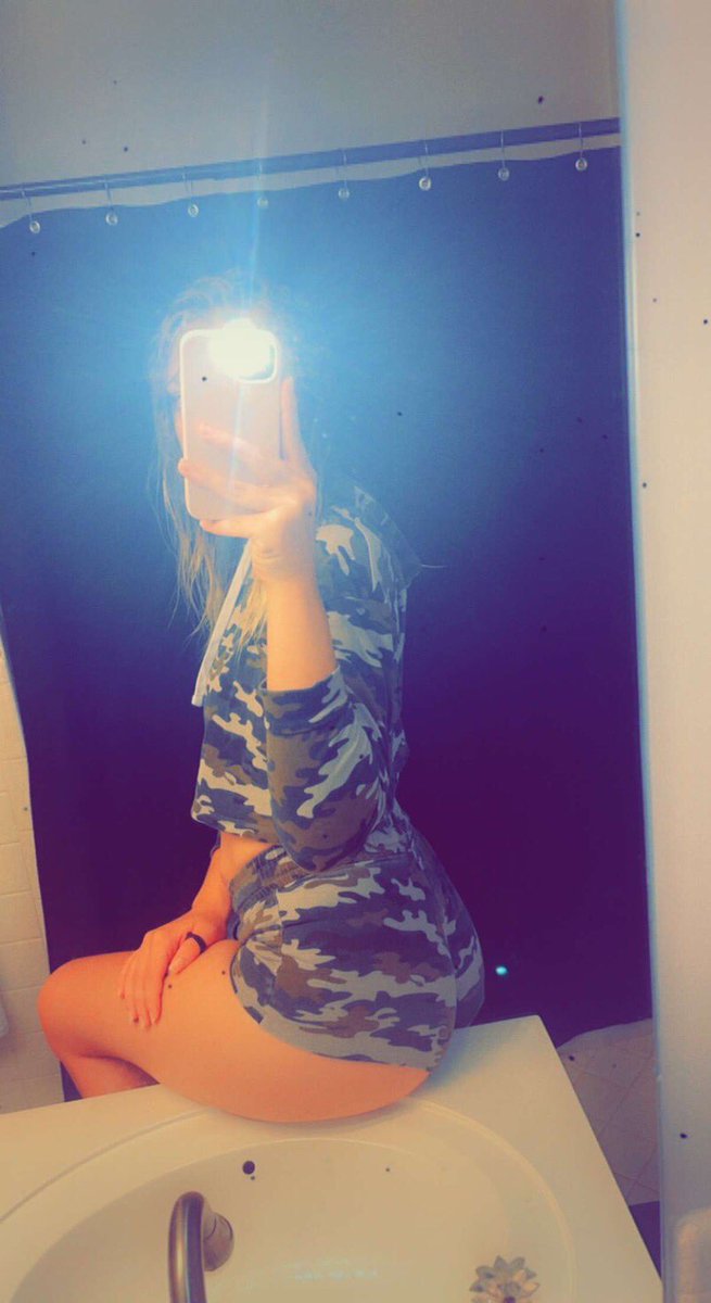 Cmichelle66's tweet photo. Booty kinda thick 🍑🤩 #onlyfansbabe #onlyfansFree #onlyfanspetite #onlyfanspromo #cute #petite #الملكة_إليزابيث #petiteslut #petitewomen #petitebody #onlyfansgirl https://t.co/TWFCcs2RLP
