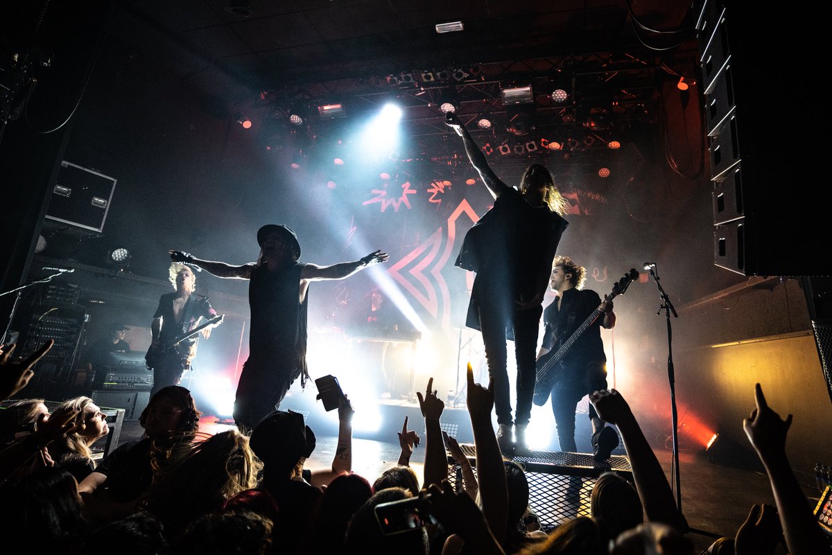 013's tweet photo. Voor Blind Channel was het Songfestival in 2021 slechts het begin, it’s time for world dominatioooon!!! 

📷: Guus van der Aa https://t.co/FXWq18oitu