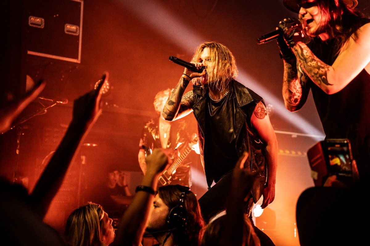 013's tweet photo. Voor Blind Channel was het Songfestival in 2021 slechts het begin, it’s time for world dominatioooon!!! 

📷: Guus van der Aa https://t.co/FXWq18oitu