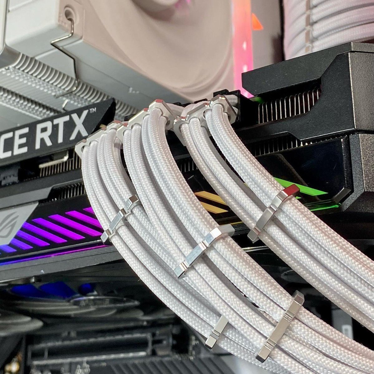 Alchemy 3 x 8PCIe Kit de cable de extensión de peine de aluminio

Compruébalo aquí ahora: bitfenix.com/products/premi…

#BitFenix   #Alchemy #ExtensionCables #gamingpcbuild  #gamingpcbuild #pcgaming #pcgamer  #pcbuild #nvidia #gamingpc  #gamingpcbuild #nvidiageforce #gamingpcbuild