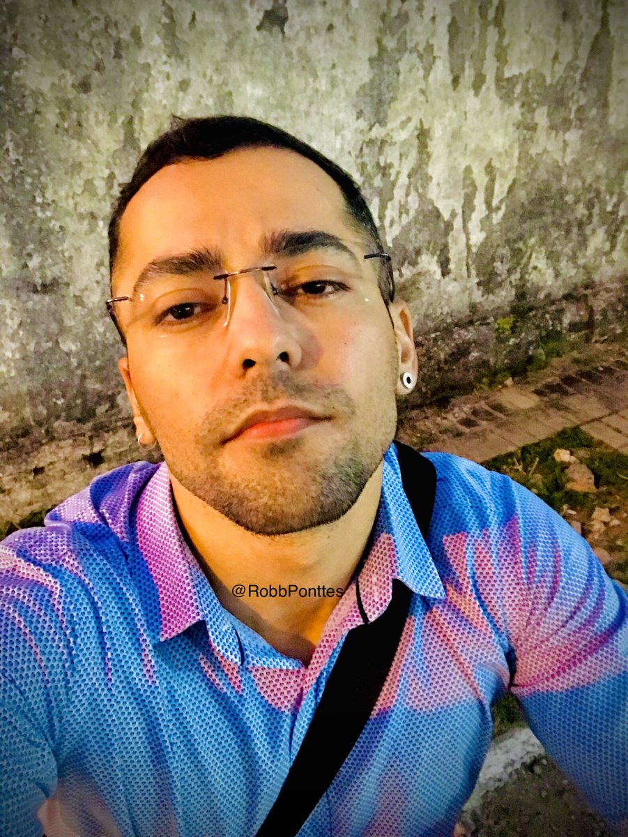 RobbPontes's tweet photo. Esperando mow e me sentindo maravilhada kkkk #RobbPonttes https://t.co/tqCoQ4QwPy