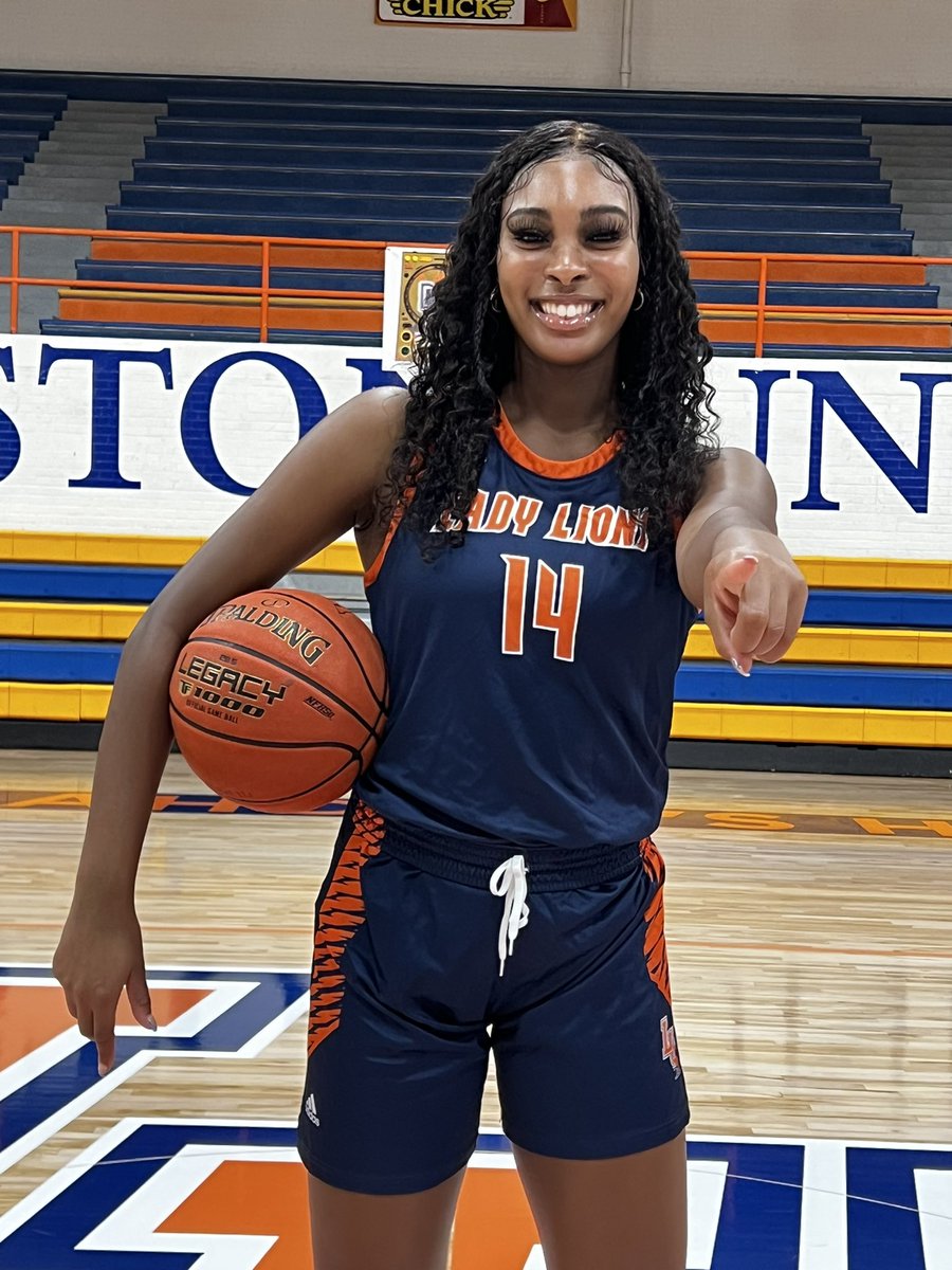 Makenna Hall tweet media