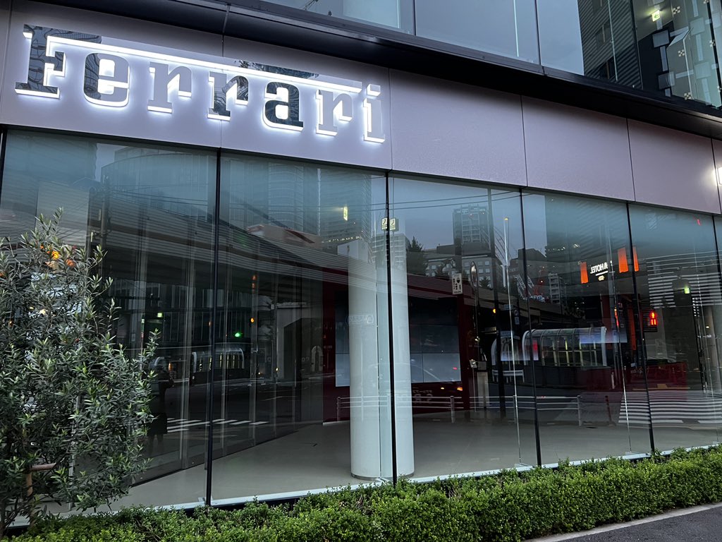 Someone Got em all! No broken glass. Probably an inside job. Absolute pros. What a masterclass! Wonder if they are on Masterclass? Should be! Respect! #undergroundmasterclass