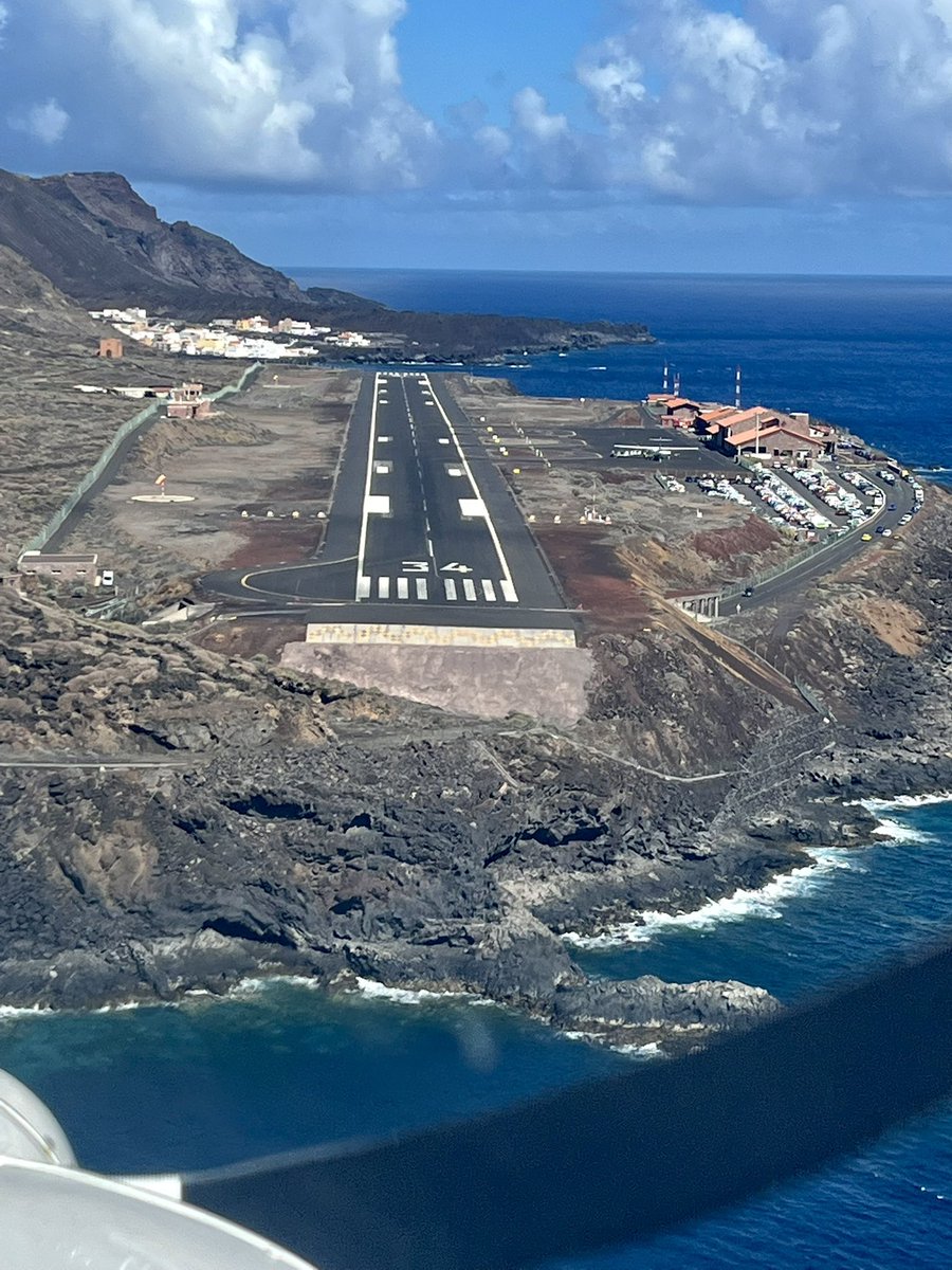 Arriving into El Hierro 🛬😁 #runway #elhierro #avgeek #canarias #lacaleta #clouds #approach #canavia #flycanavia #foreflight #tecnam #flyrotax #aviation #takeofftuesday