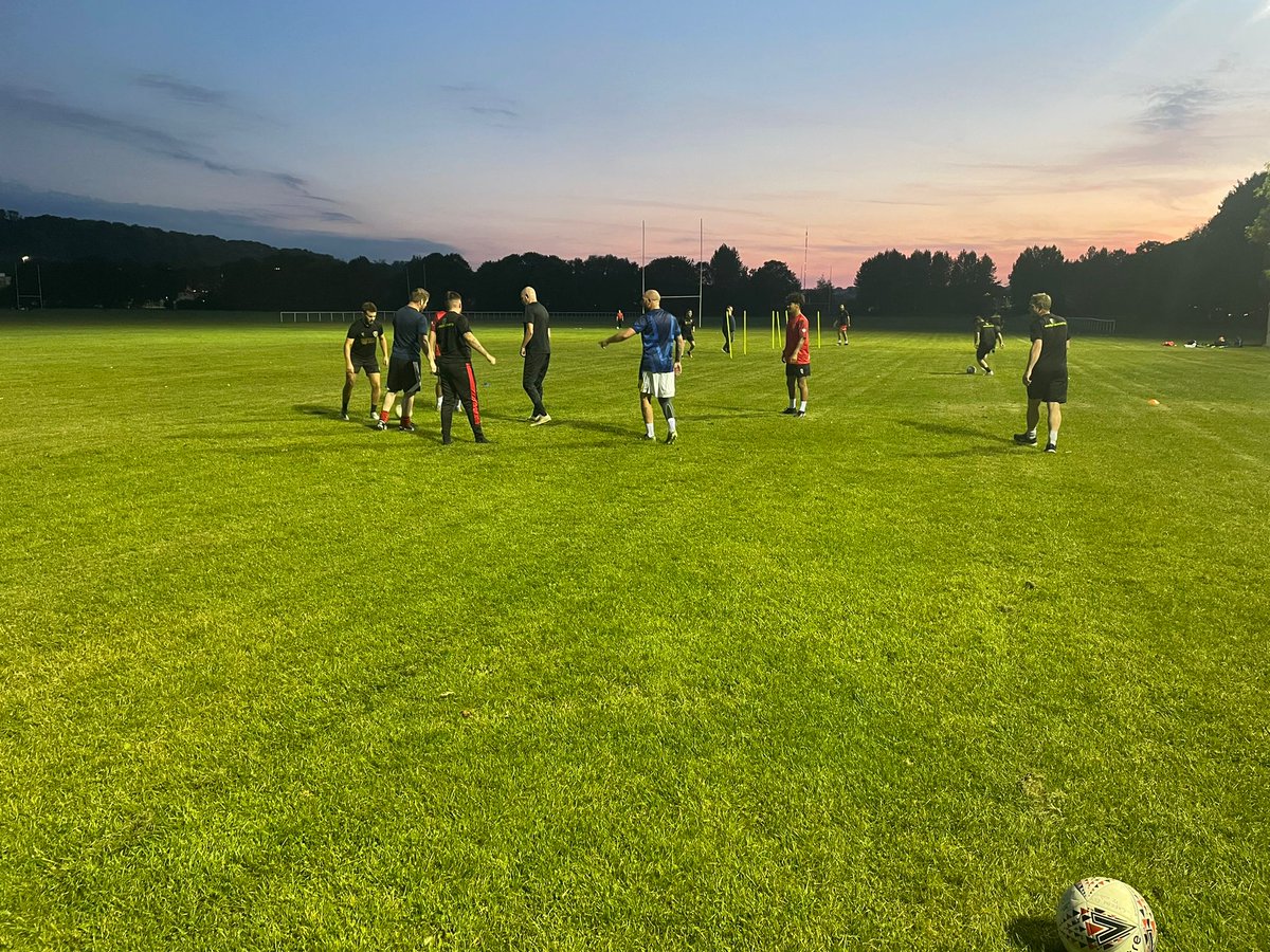 CaerauDistrict's tweet photo. Tonight's training session under the lights 💪🏼🔴⚫️ #fitness #shuttles #keepball #passingdrills #otisgetoutofthespace #bullyinthedoghouse https://t.co/VpSDiEC5f3