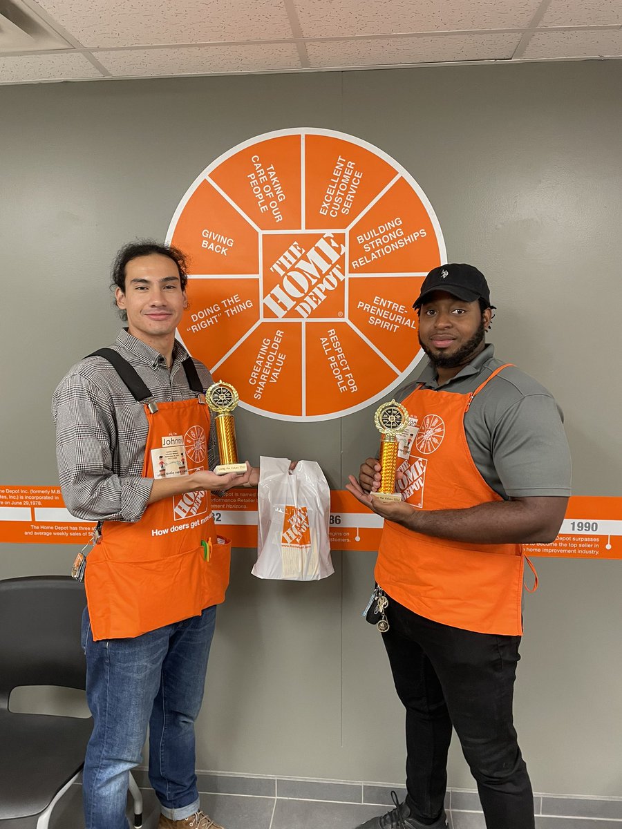 RyanTHD's tweet image. Big shout out to these two leaders @KelvonD_HD and Johnny for winning our Living our values awards at today’s Lead In event! Great job by all involved