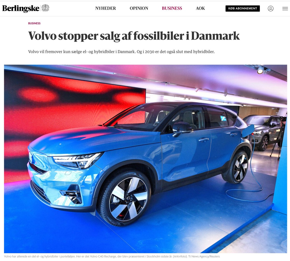 ProfPHansen's tweet photo. Volvo er gode til spin #dkmedier
2017: Volvo udfaser "forbrændingsmotoren fra 2019".
2022: "Volvo stopper salg af fossilbiler i 🇩🇰".

Men hybridbiler er fossilbiler.

Det er Tesla, Stellantis, og VW der sælger elbiler i Europa. https://t.co/myIfrcUeU1