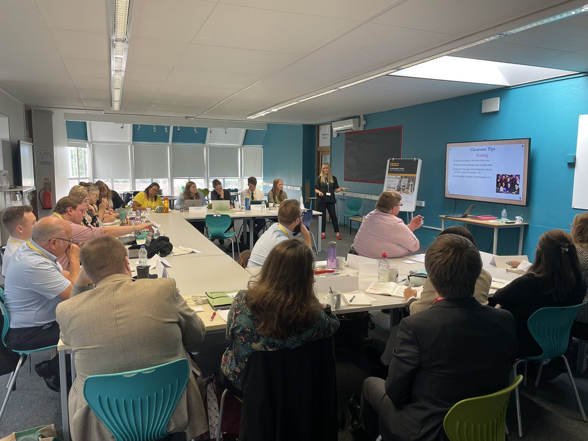 OAKS_Suffolk's tweet photo. Here are our trainees in a session about how best to support those with special educational needs or disabilities in the classroom. #essentialtraining #teachertraining #wearetheoaks @InitialOaks https://t.co/d2B265ReUs