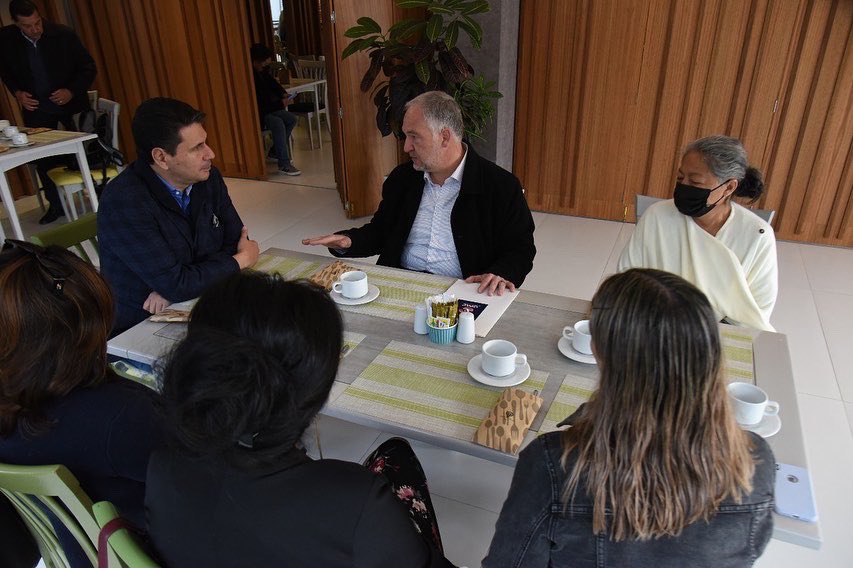 Hoy pudimos reunirnos con algunas de las organizaciones de protección animal junto al alcalde de #Cuenca <a href="/pedropalaciosu/">Pedro Palacios U.</a> , articular con las fundaciones y organizaciones es primordial, pues son ellas las que han trabajado esta problemática desde hace decadas.