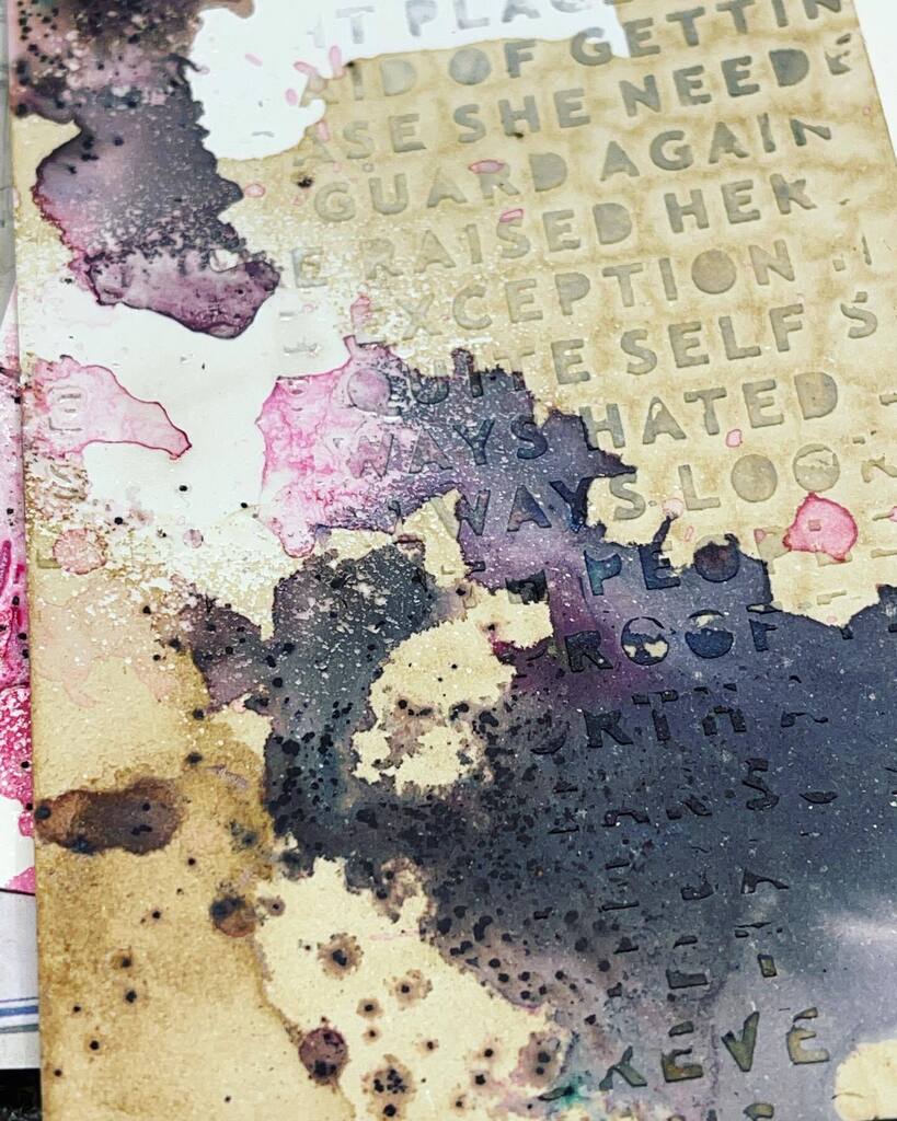 ebodygirle's tweet photo. It’s Tuesday. 👍🏻
@tim_holtz - distress tag, resist spray (🫶🏻), and texture paste = 🙌🏻❤️🔥✨
Tags were demos at @dillmansartworkshops
#messyartist #dripsanddribbles #colorlust #tagsfordays #mixedmedia #distressed #timholtzproducts #artist #storytell… https://t.co/RToF07pUEA https://t.co/tPDNvopt7T