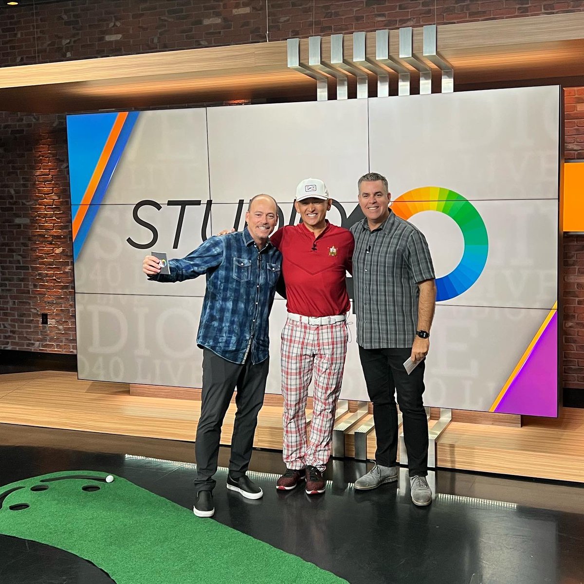 MikuniTaro's tweet photo. Look who showed up to our #Studio40 segment! 🐊 🐍 I am the happiest when I can give more than when I can receive more! #CapitalCup#CharityGolf ⛳️ raised more than $2.1 million just this year already! 🎊 #DCAPartners https://t.co/csss0bzakG