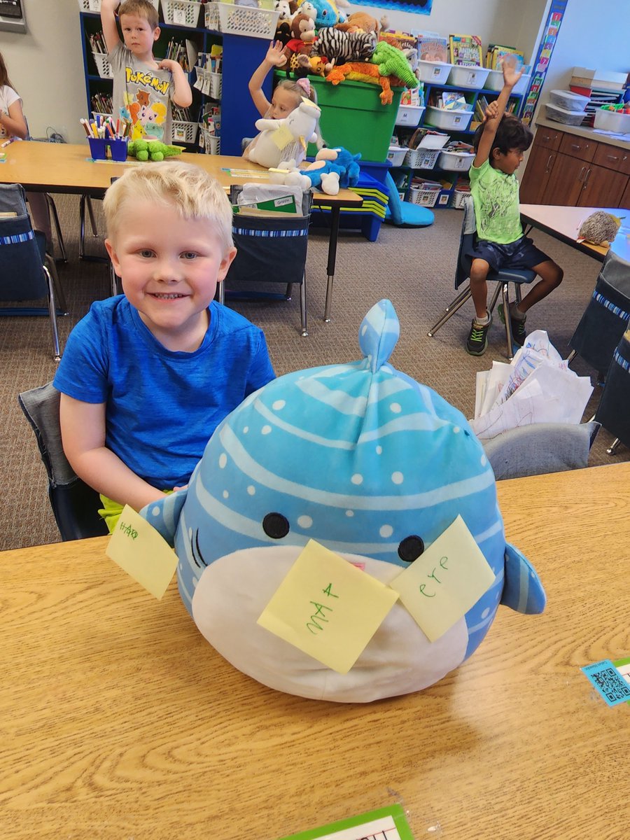 KindergartenMay's tweet photo. Scientists record their findings... we can label the PARTS of an animal!  #newmankinder #FISDmadetoshine @NewmanFriscoISD https://t.co/z3axQieECR