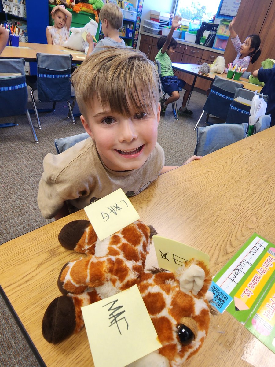 KindergartenMay's tweet photo. Scientists record their findings... we can label the PARTS of an animal!  #newmankinder #FISDmadetoshine @NewmanFriscoISD https://t.co/z3axQieECR