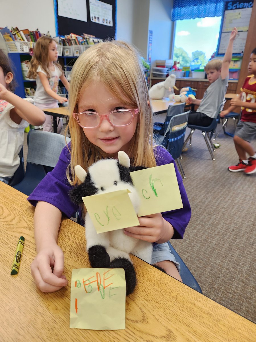 KindergartenMay's tweet photo. Scientists record their findings... we can label the PARTS of an animal!  #newmankinder #FISDmadetoshine @NewmanFriscoISD https://t.co/z3axQieECR