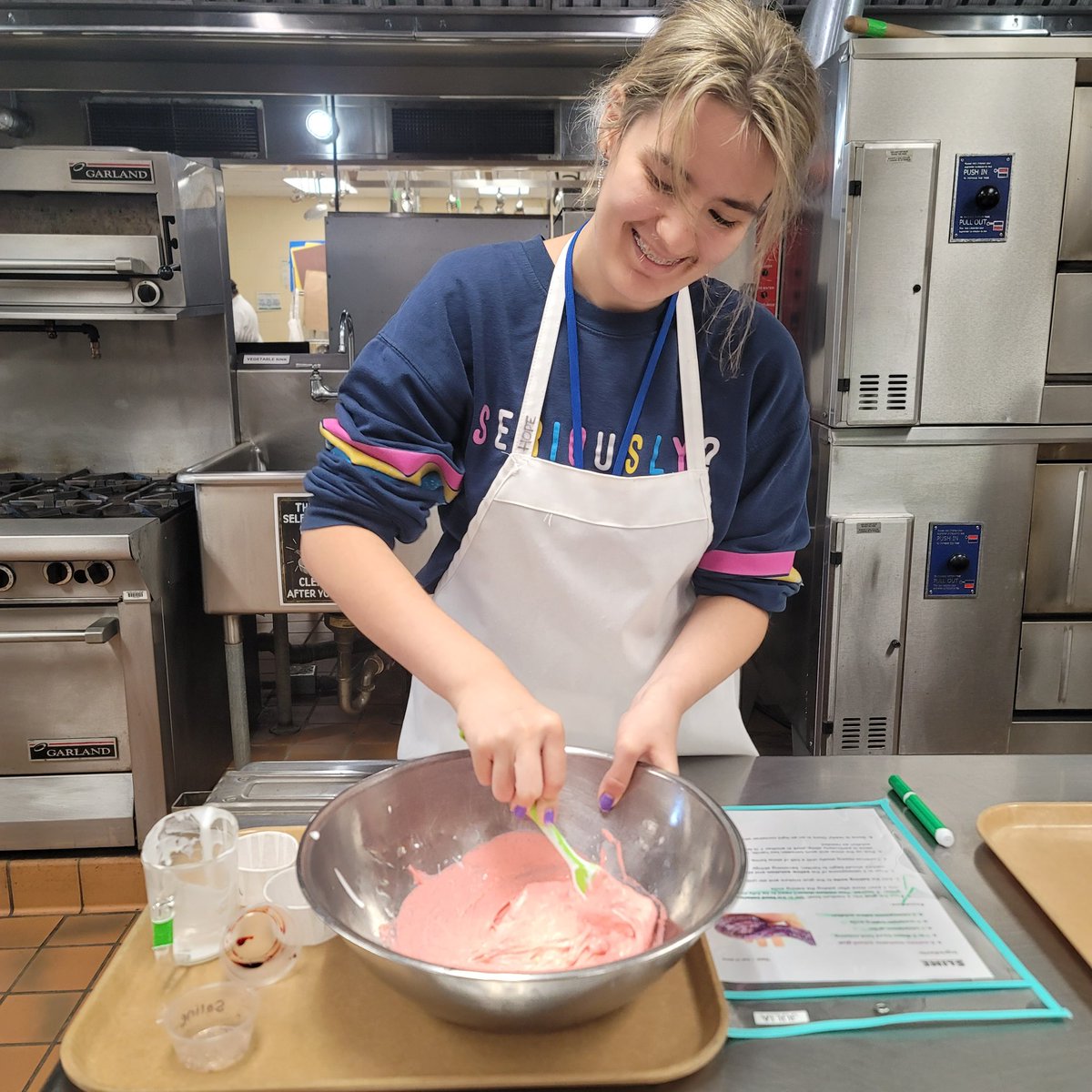 Heirloom__Eats's tweet photo. Today students practiced measurements by making slime 💚 They learned the difference between liquid &amp; dry measuring cups and even learned the French phrase "mise en place" 👩🏽‍🍳👨🏻‍🍳 #chefsofthefuture https://t.co/nD3ftPo9qW