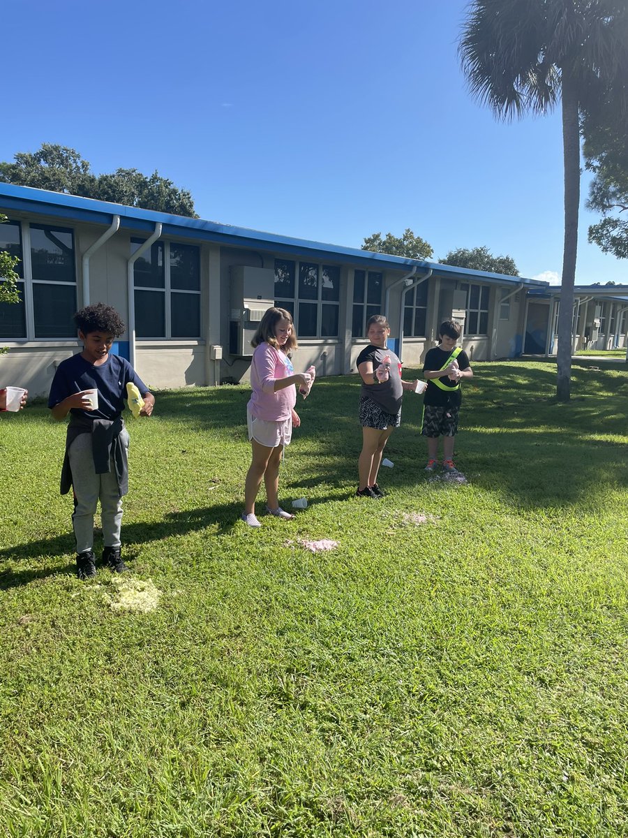 SocorroInFifth's tweet photo. Currently learning about physical and chemical changes…so of course we made elephant toothpaste!! 

@TropicIslesElem 

#science #likemagicbutreal #fifthgrade #loveleeschools #setthestagetoengage https://t.co/mC4npGXiyL