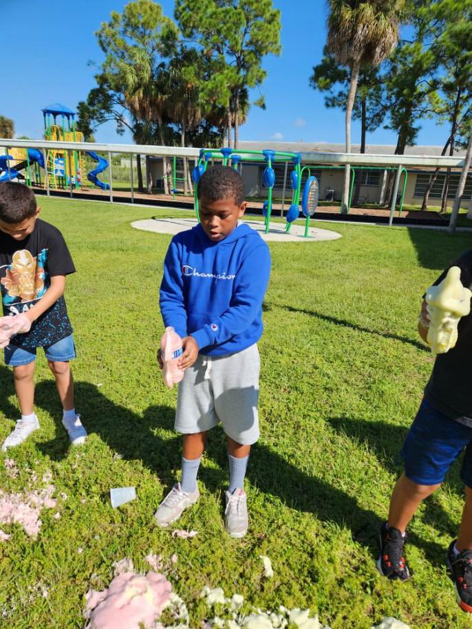 SocorroInFifth's tweet photo. Currently learning about physical and chemical changes…so of course we made elephant toothpaste!! 

@TropicIslesElem 

#science #likemagicbutreal #fifthgrade #loveleeschools #setthestagetoengage https://t.co/mC4npGXiyL