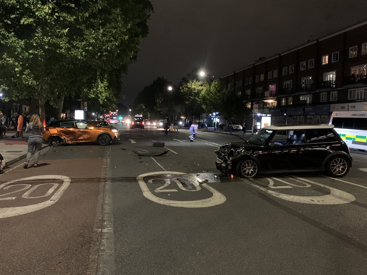 Pretty bad crash in Camberwell. Police called more than 15 mins ago, but still haven’t turned up. Members of public trying to manage traffic. @MetCC