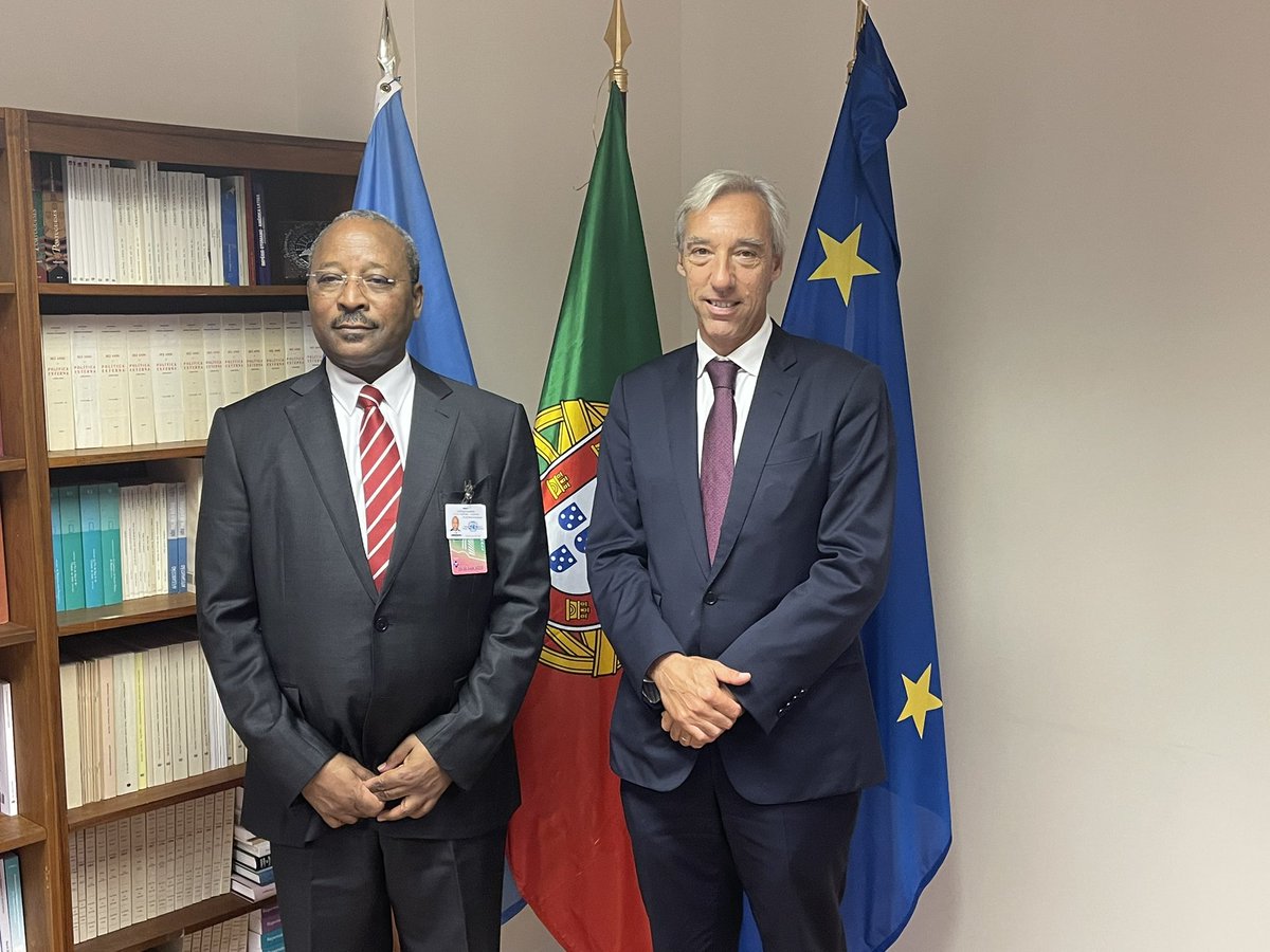 Dans le cadre des relations bilatérales entre les 2 pays, le ministre d'état, ministre des affaires étrangères, SEM  Hassoumi Massoudou a eu une réunion avec son homologue portugais, SEM Joao  Cravinho. Les questions de sécurité et de développement ont été au centre de la réunion