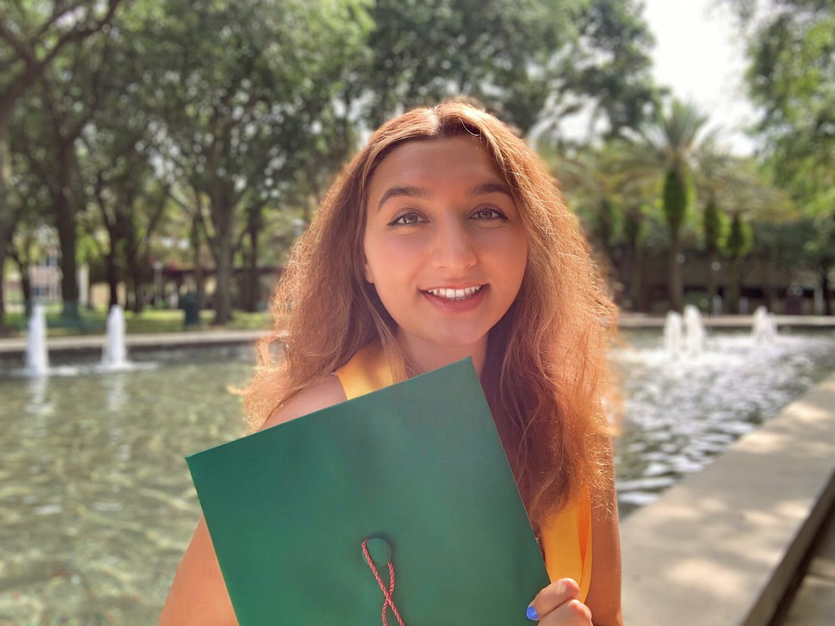 msloizou's tweet photo. A little bit late to post but…

Breaking news: I’ve officially graduated. Oh crop. It’s reel. 🎓✨🗞👩‍💻🎥

I earned a BA degree in Mass Communications Broadcast Production from the University of South Florida Tampa. 🤟

Excited to continue to explore what’s next in my career! 😊 https://t.co/N35m2qbqqy