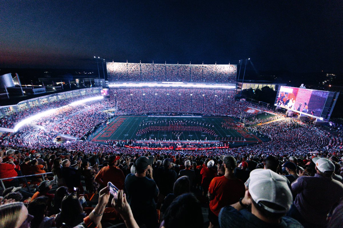ClemsonFB's tweet photo. Unreal. 🧡 https://t.co/MPcgsfEuEK