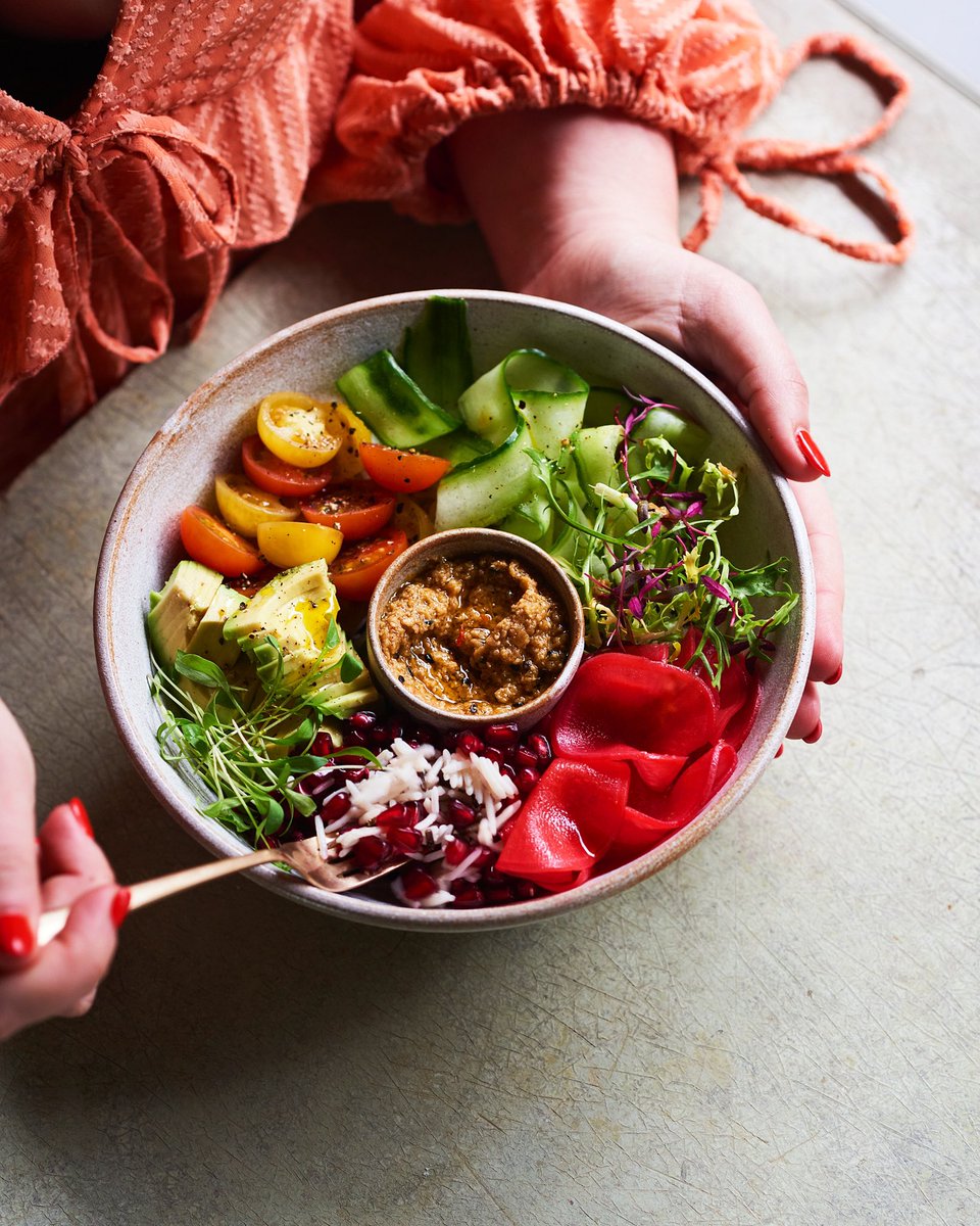 Our #TopTips for eating well 🌿

1. Establish your #motivation
2. Think about your #liquids
3. Up your #fiber
4. #Spice &amp; herb it up
5. Love your adaptogens &amp; #superfoods
6. Keep it #seasonal
7. #GOOD grab-and-go
8. Make sure you #winddown

#thejuicesmith #eatwell #health #vegan