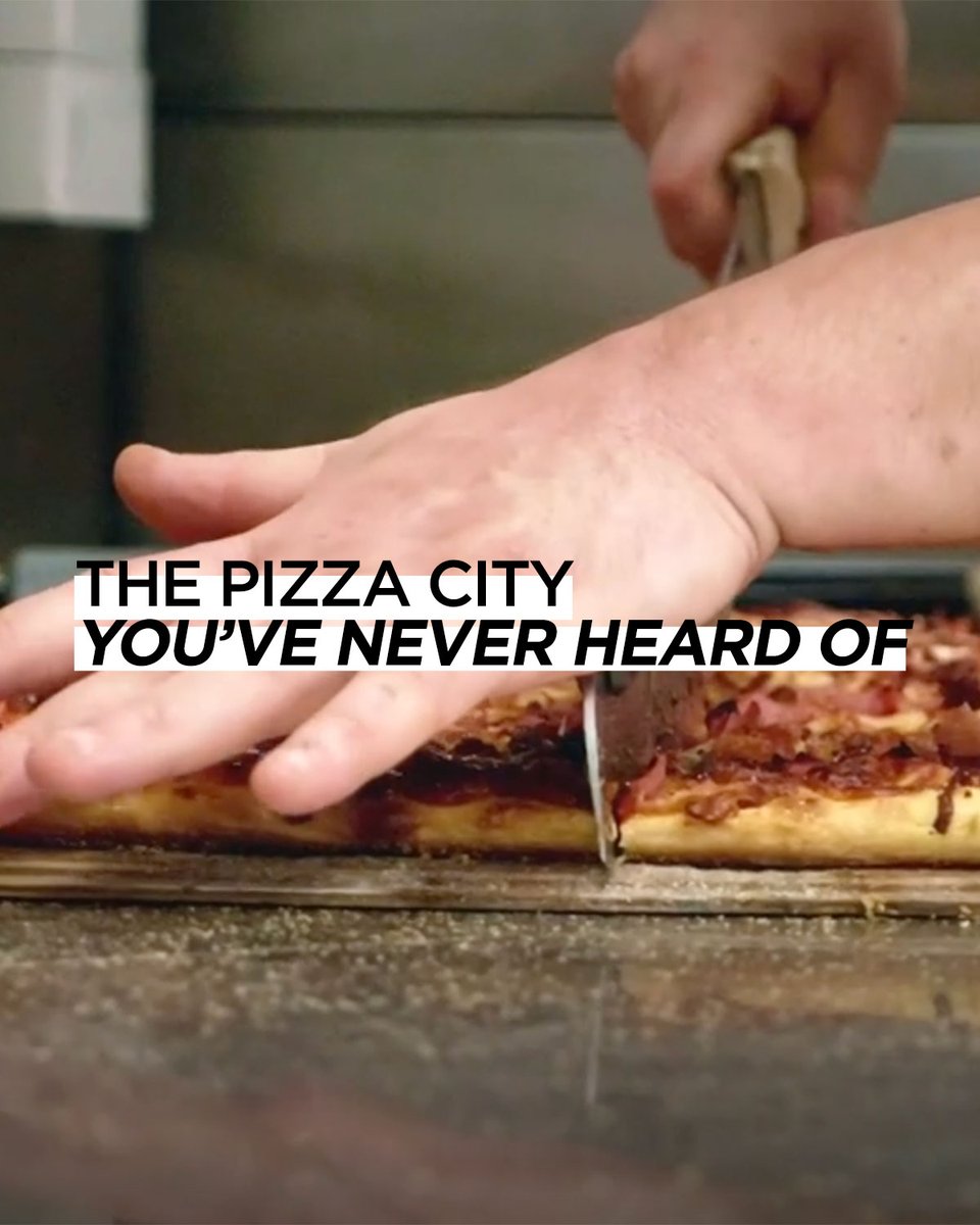 cbcdocs's tweet image. Ask anyone from Windsor, Ont. about their hometown's pizza and you'll get an earful about how it's the best in the world. It's its own distinct style of pizza: shredded pepperoni, canned mushrooms and @galaticheese mozzarella are staples on these pies. 🧵 1/