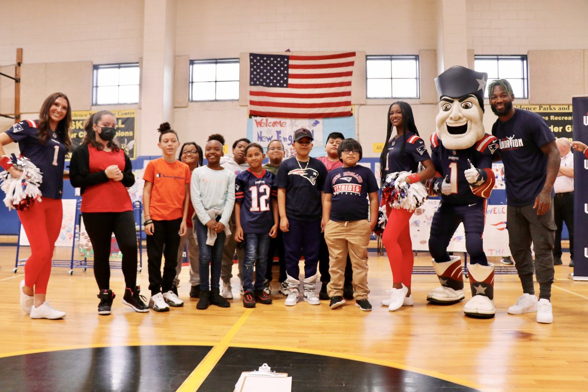 DrWJReilly's tweet photo. Thank you to the @Patriots, @greengoblin, and @Sarge985 for partnering with YWES on improving student attendance this SY! Our students are more excited to show up each and every day than ever before! @pvdschools @ElementaryZone #GoPats #HootHoot https://t.co/Rsgrjg5Nbc
