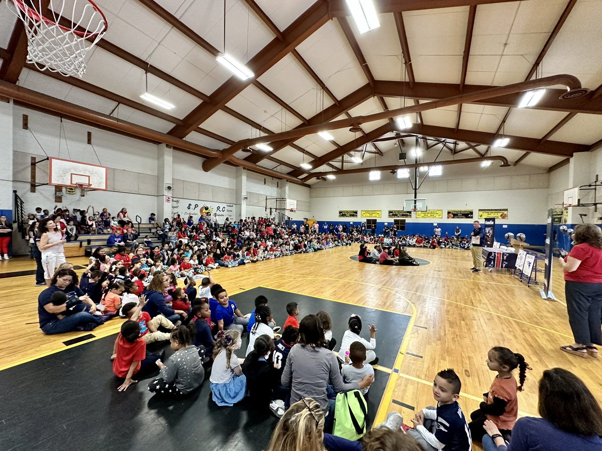 DrWJReilly's tweet photo. Thank you to the @Patriots, @greengoblin, and @Sarge985 for partnering with YWES on improving student attendance this SY! Our students are more excited to show up each and every day than ever before! @pvdschools @ElementaryZone #GoPats #HootHoot https://t.co/Rsgrjg5Nbc