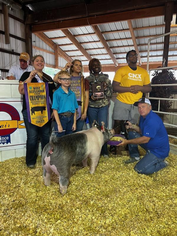 CNXTweets's tweet photo. We made an impact at the West Alexander Fair by donating more protein to families in need, which will be supplied from the West Alexander Livestock Auction. CNX’s food donation will continue to support local food banks throughout Washington County. #FocusLocal https://t.co/Xb6V82DeqE