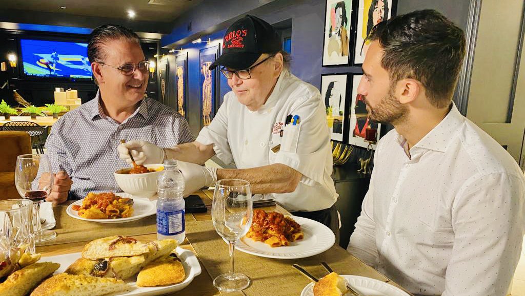 RudyCuzzetto's tweet photo. Nowhere better for a working lunch with my friend Minister @Sflecce than the new @carlosbakeryca Bake Shop in #PortCredit. Many thanks to the #CakeBoss team for the incredible Italian meal and desserts! #MississaugaLakeshore #ShopLocalON ๐จ๐ฆ๐ฐ๐ฎ๐น
Read more:
https://t.co/DPUPrb2urK https://t.co/gNE0rclT01
