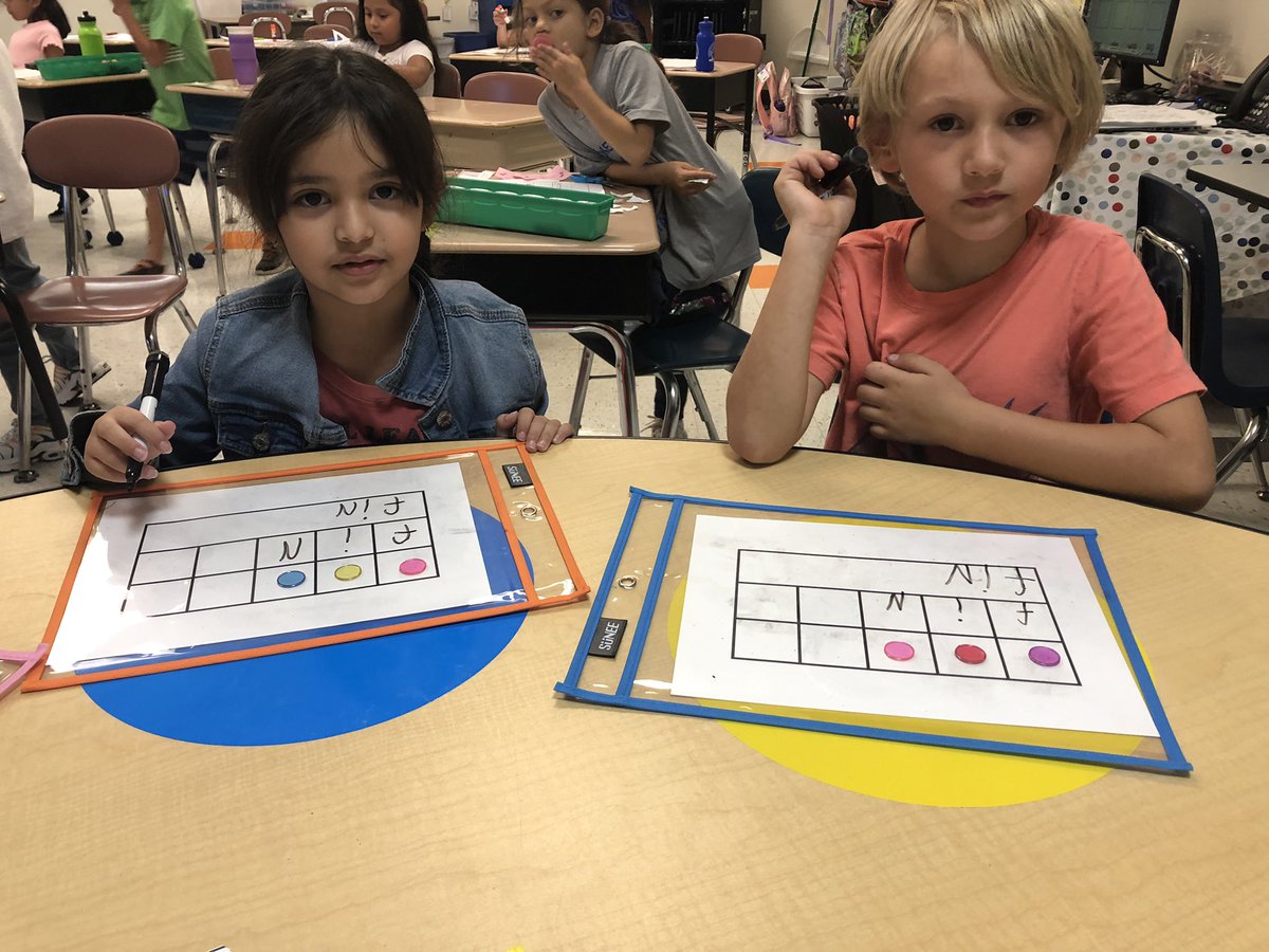 Small group time! #GoMarbrookDolphins
@mayaaldas <a href="/MarbrookPrincip/">Maribeth Courtney</a>