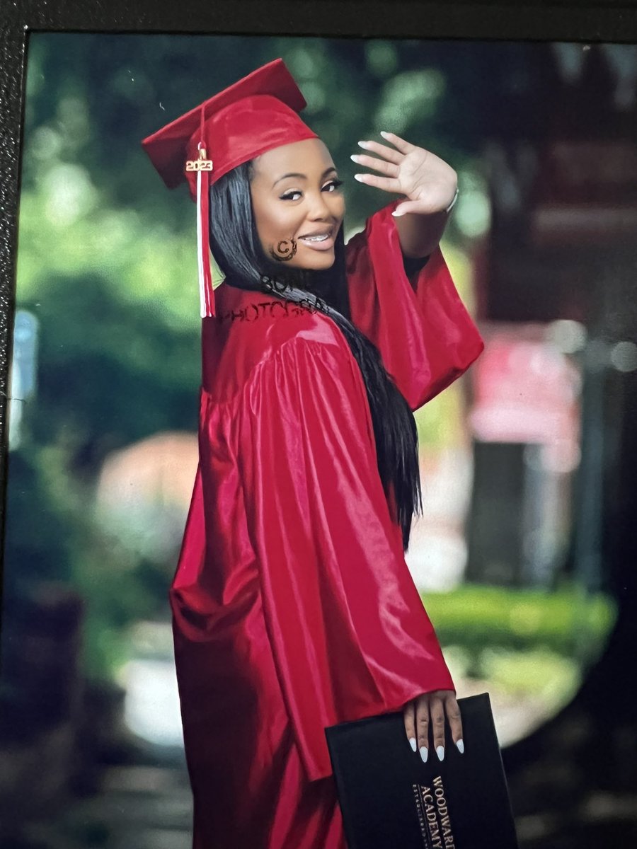 Dr_Heavenly's tweet photo. Bitter sweet!!  I don’t know what I’ll do when my daughter goes to college!  #myWhy #DrHeavenly #ClassOf2022 #Proof #married2med #QueenAlaura https://t.co/pAGkX70nVb